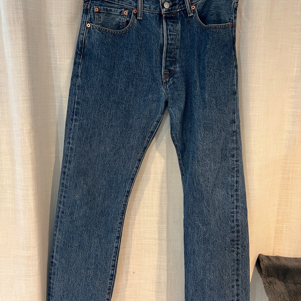 Vintage Levi’s 501 Blue Straight Leg Jeans with Classic Style